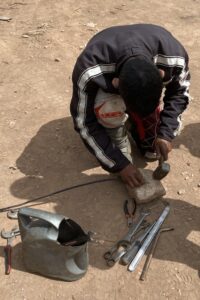 Bush mechanics to fix a broken cable